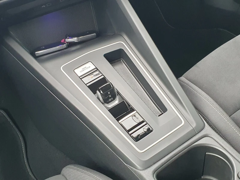VW Golf 8 Style 1.5 eTSI OPF DSG, снимка 15 - Автомобили и джипове - 52690007