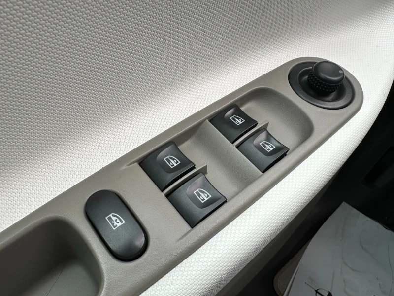 Renault Zoe 20 kWh 58 к.с., снимка 15 - Автомобили и джипове - 52051798