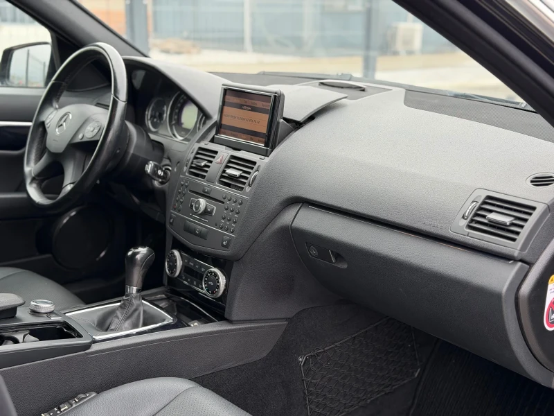 Mercedes-Benz C 220 РЪЧКА / NAVI / KOJA , снимка 8 - Автомобили и джипове - 52477473