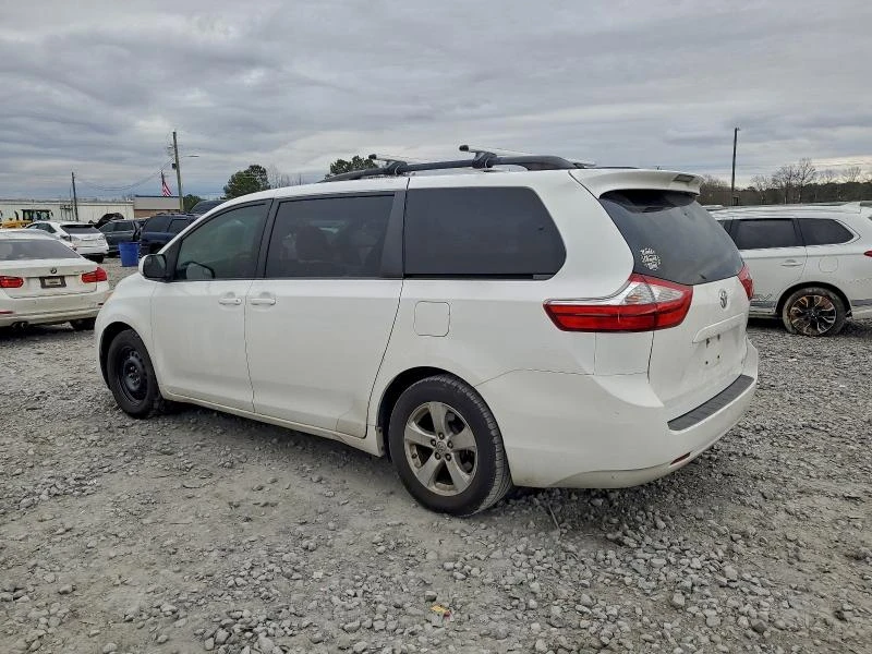 Toyota Sienna 3.5 LE, снимка 2 - Автомобили и джипове - 53122837