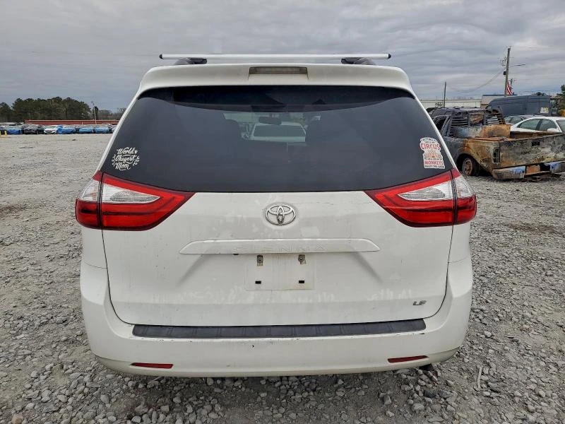 Toyota Sienna 3.5 LE, снимка 3 - Автомобили и джипове - 53122837