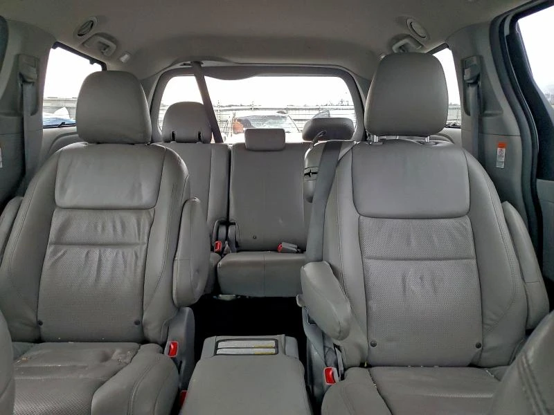 Toyota Sienna 3.5 LE, снимка 9 - Автомобили и джипове - 53122837