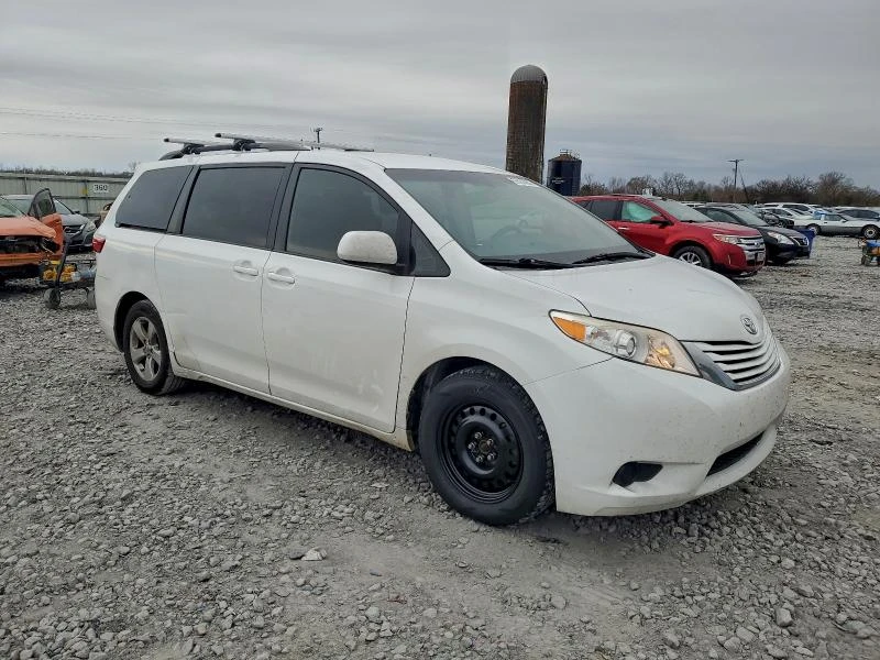 Toyota Sienna 3.5 LE, снимка 5 - Автомобили и джипове - 53122837