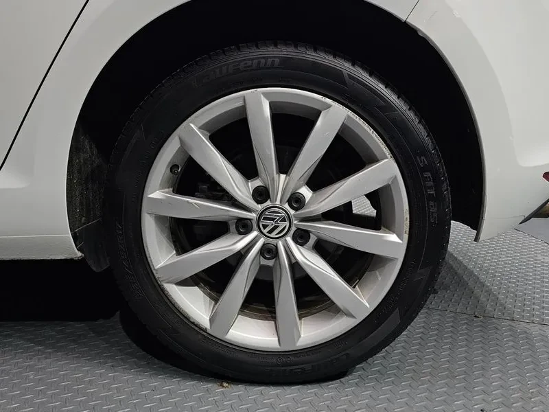 VW Golf 2.0 TDI, снимка 5 - Автомобили и джипове - 54300726