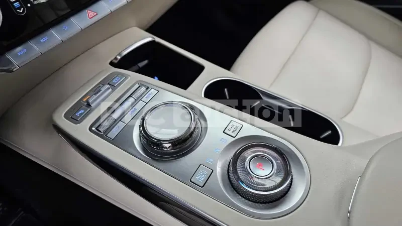 Genesis GV70 ПОДГРЕВ| ОБДУХ| КАМЕРА| ВКЛЮЧЕН ТЕХНОТЕСТ, снимка 13 - Автомобили и джипове - 54376101