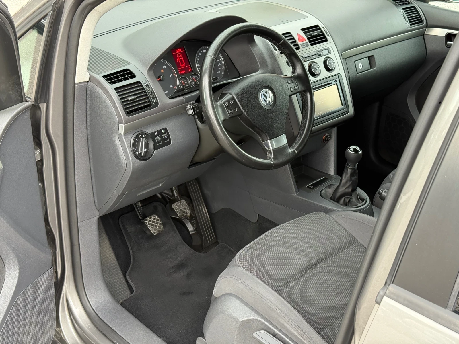 VW Touran 1.9TDi 105к.с * Климатроник* * Face-Lift*  - изображение 9
