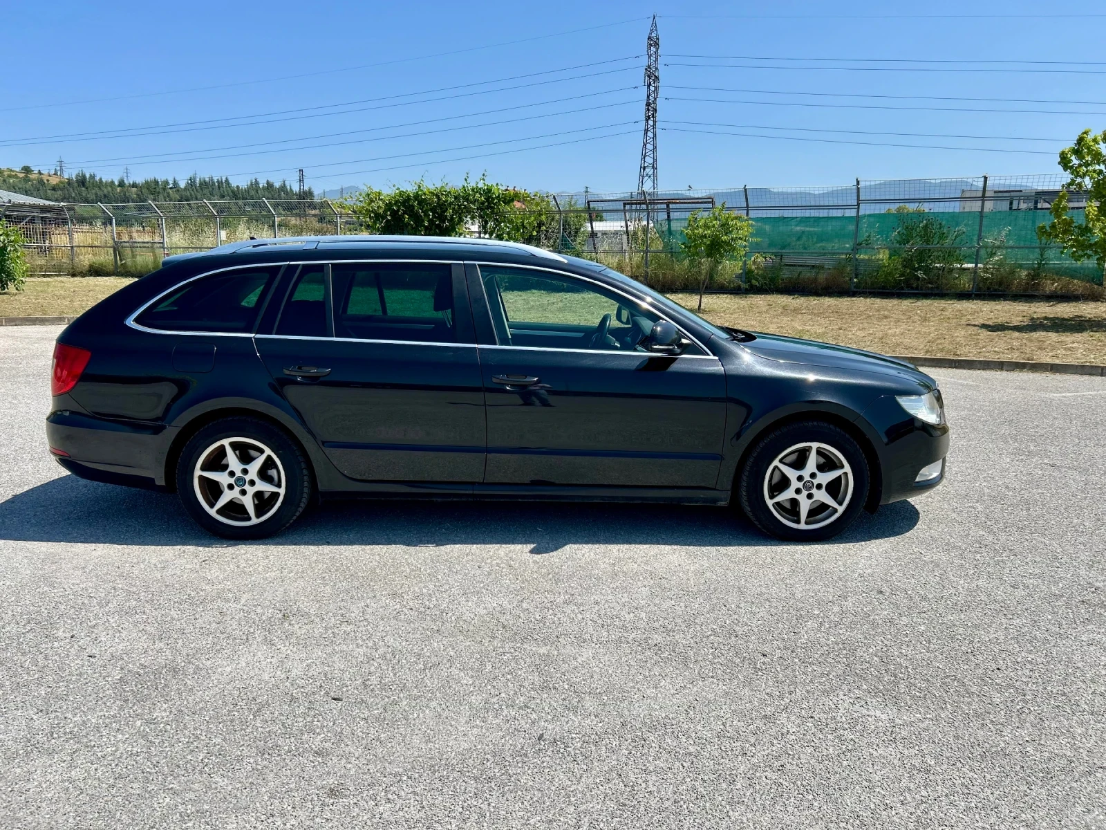 Skoda Superb 2.0 TDI DSG - изображение 4