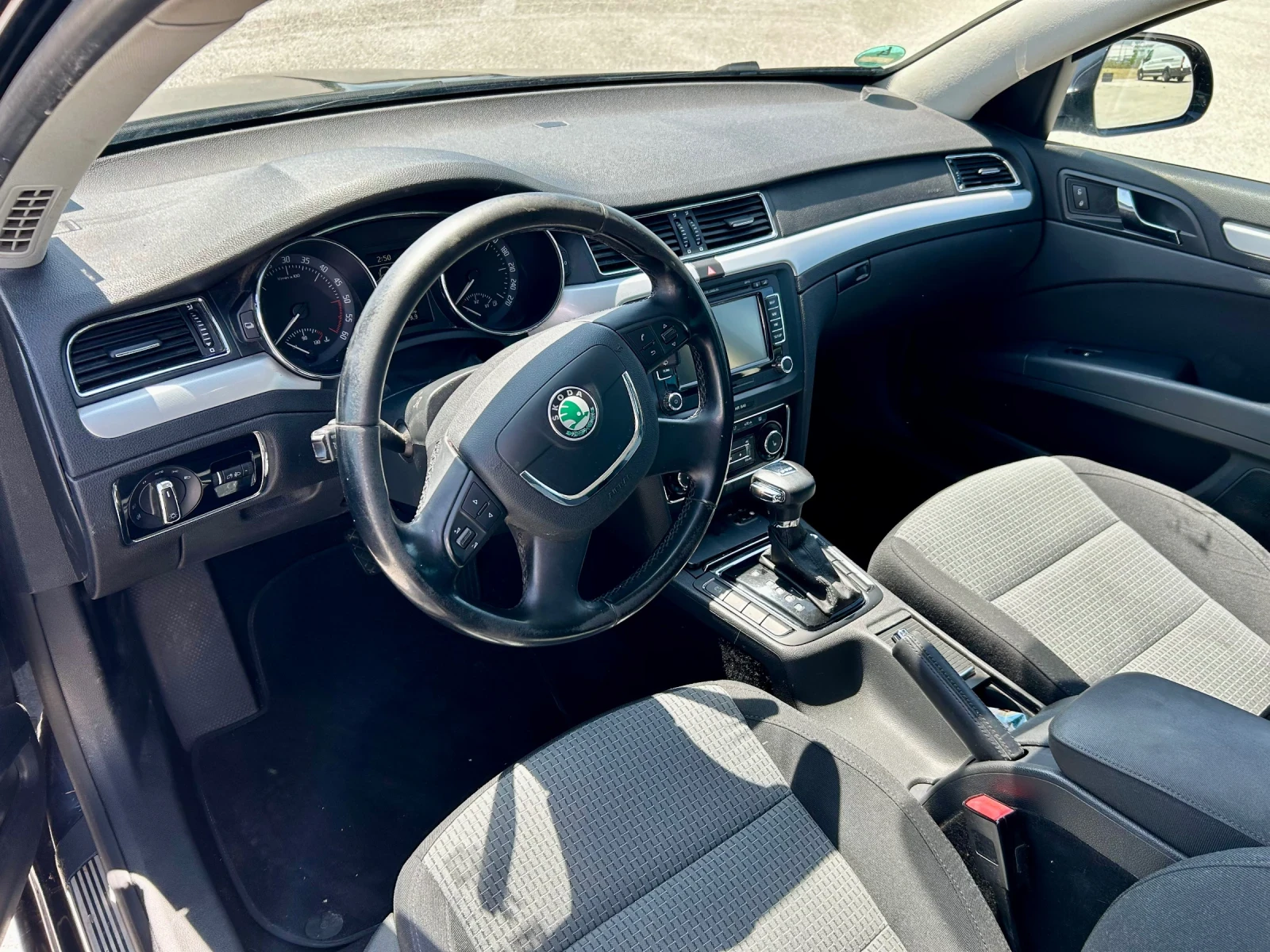 Skoda Superb 2.0 TDI DSG - изображение 8