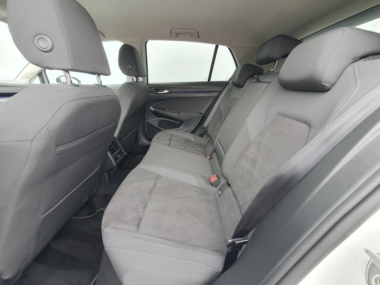 VW Golf 8 Style 1.5 eTSI OPF DSG - изображение 5