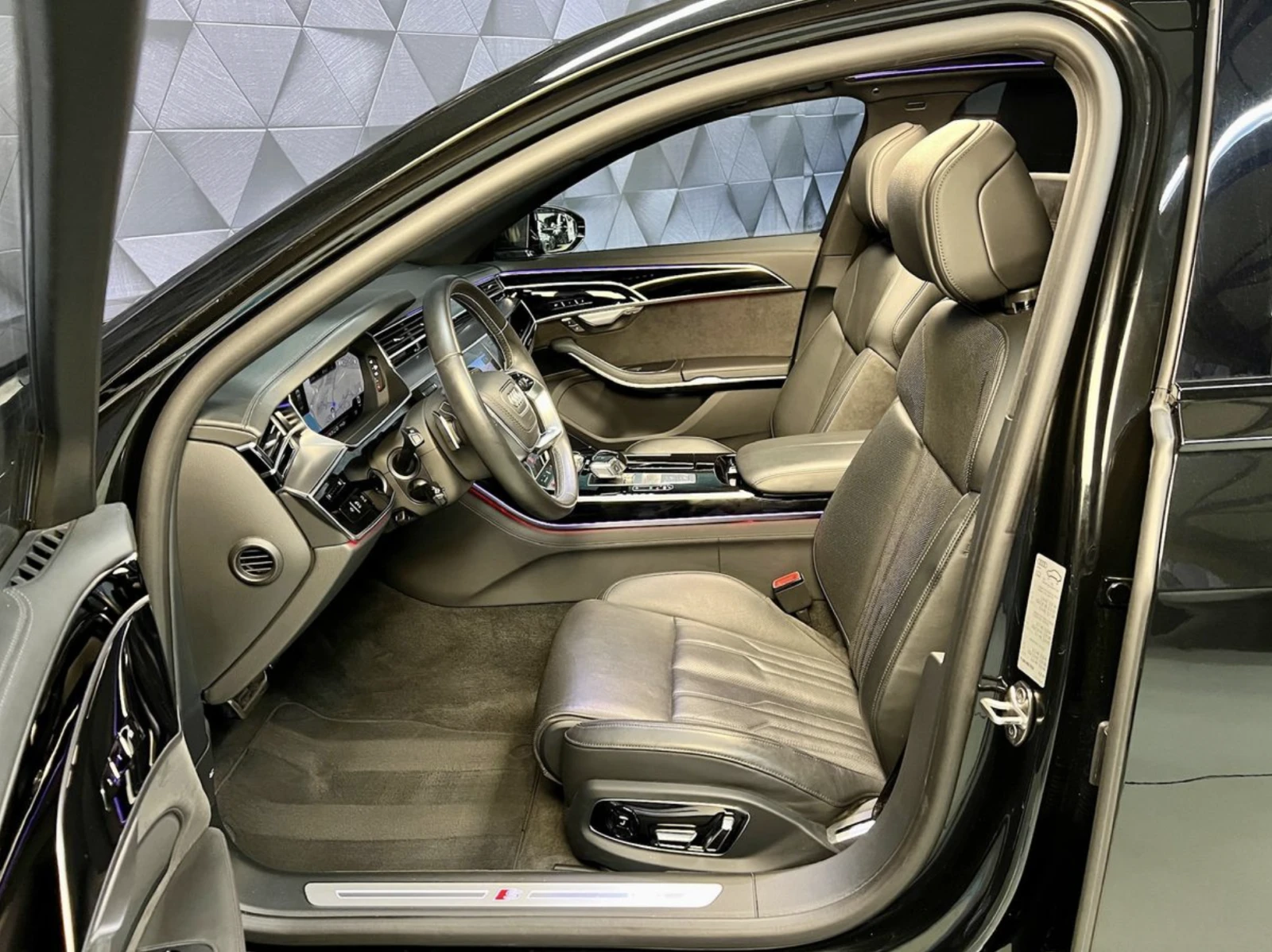 Audi S8 4.0TFSI Quattro  - изображение 5