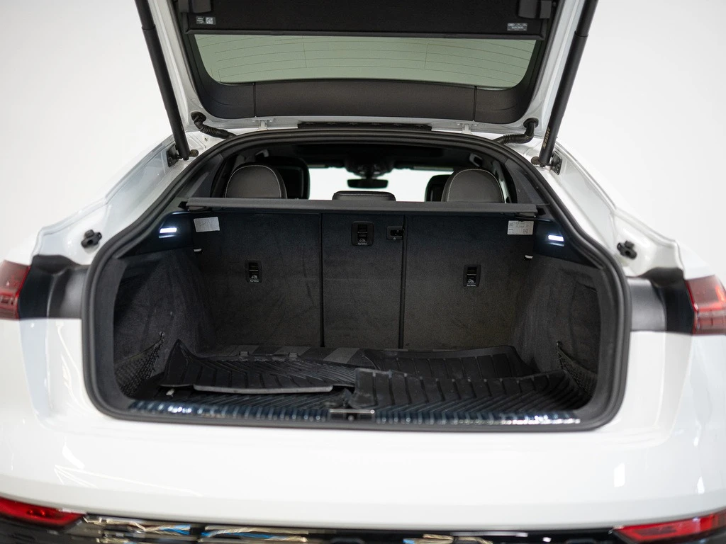 Audi E-Tron Q8 S LINE С РЕГИСТРАЦИЯ&АВТО КРЕДИТ, снимка 12 - Автомобили и джипове - 54010599