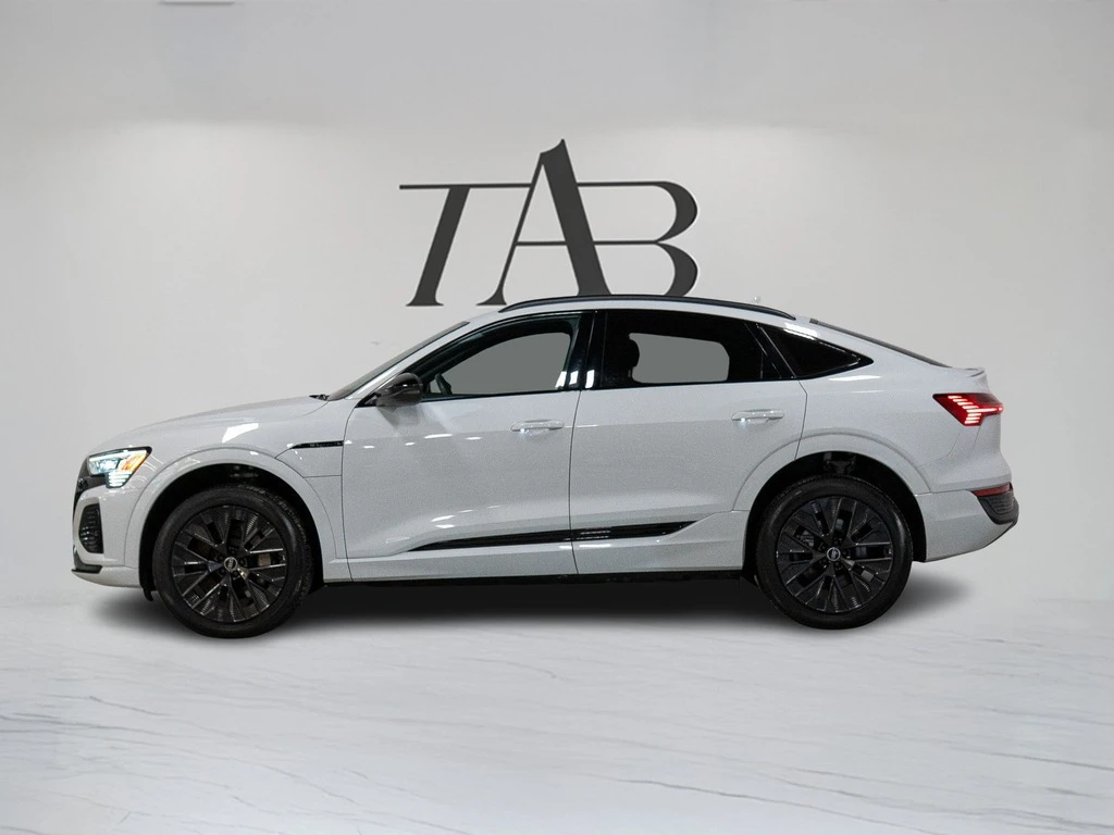 Audi E-Tron Q8 S LINE С РЕГИСТРАЦИЯ&АВТО КРЕДИТ, снимка 2 - Автомобили и джипове - 54010599