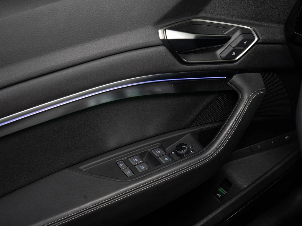 Audi E-Tron Q8 S LINE С РЕГИСТРАЦИЯ&АВТО КРЕДИТ, снимка 13 - Автомобили и джипове - 54010599