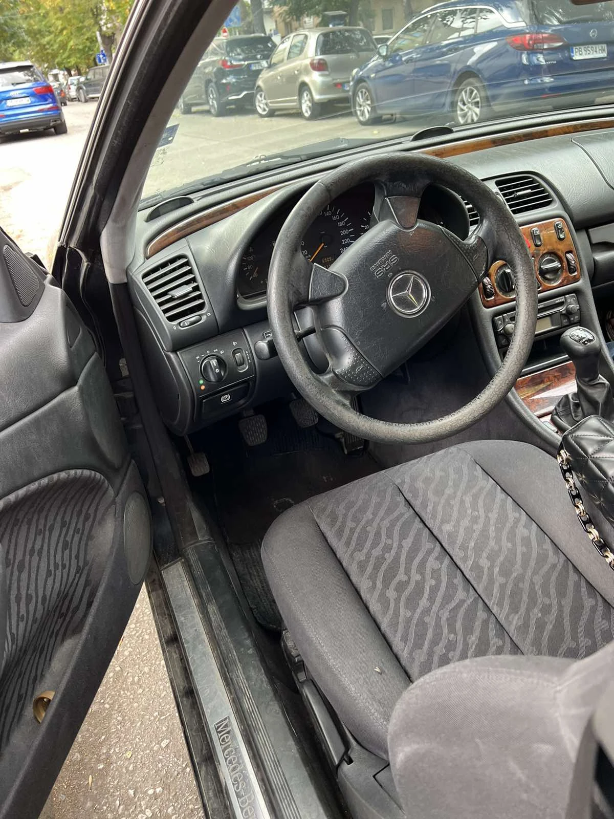 Mercedes-Benz CLK 200, снимка 7 - Автомобили и джипове - 54843486