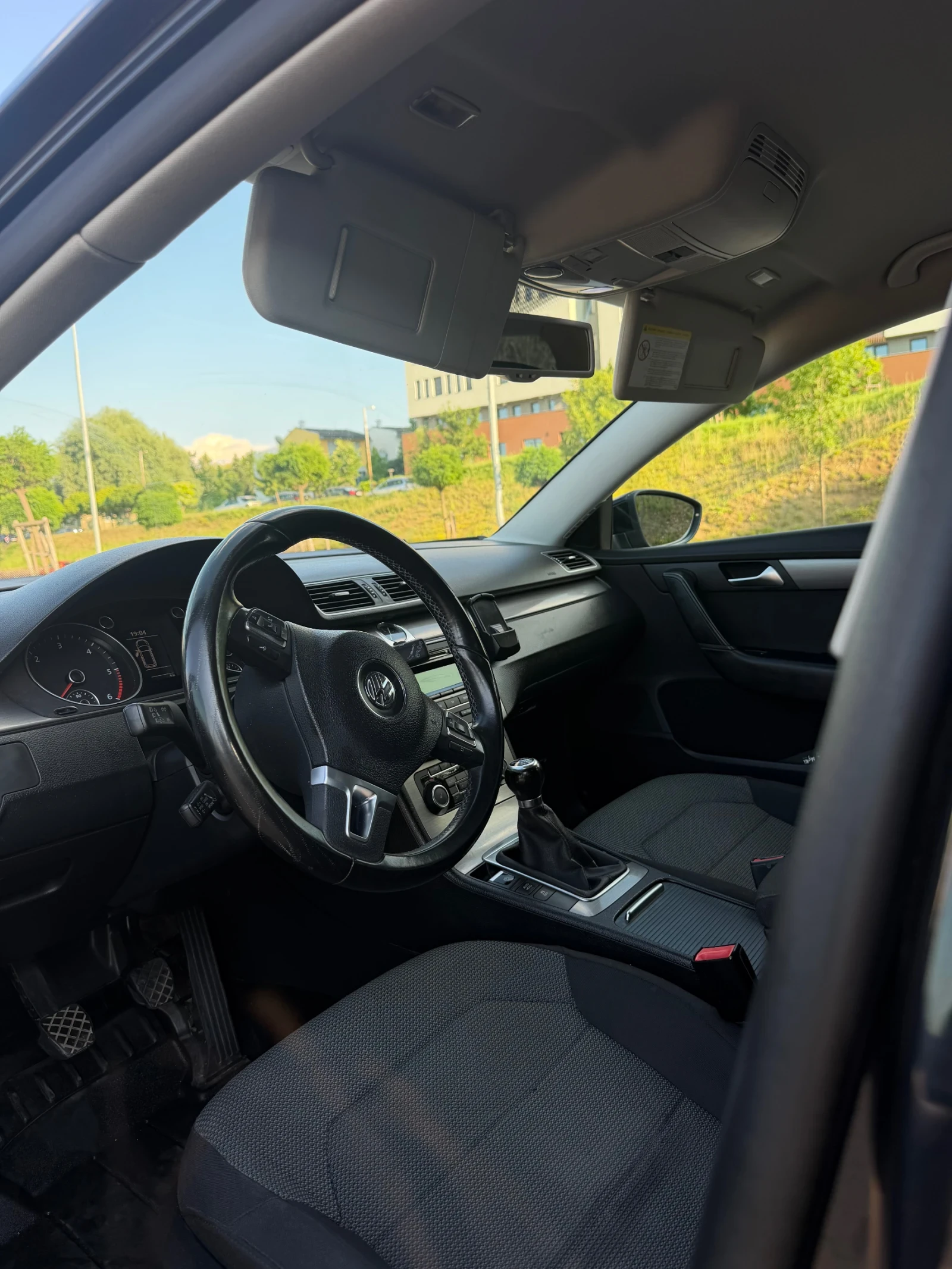 VW Passat Комби, снимка 10 - Автомобили и джипове - 55092217