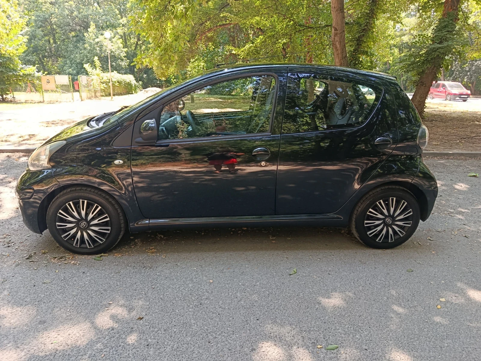 Toyota Aygo Бензин 2012г Клима 4 врати, снимка 2 - Автомобили и джипове - 55123475