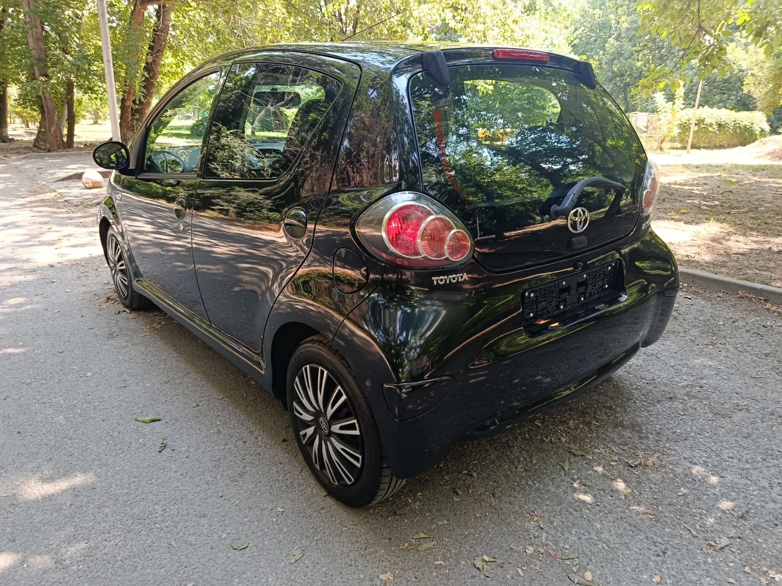 Toyota Aygo Бензин 2012г Клима 4 врати, снимка 3 - Автомобили и джипове - 55123475