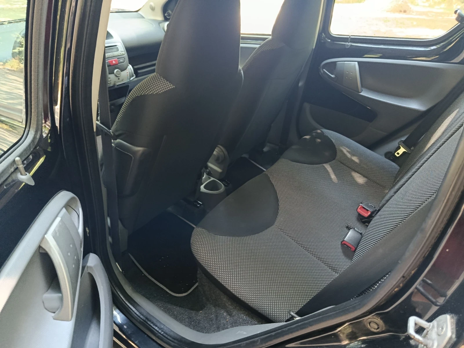 Toyota Aygo Бензин 2012г Клима 4 врати, снимка 13 - Автомобили и джипове - 55123475