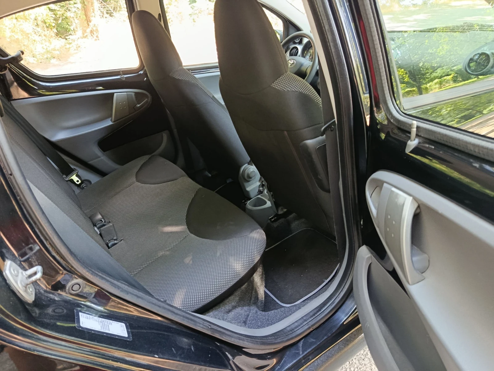 Toyota Aygo Бензин 2012г Клима 4 врати, снимка 14 - Автомобили и джипове - 55123475