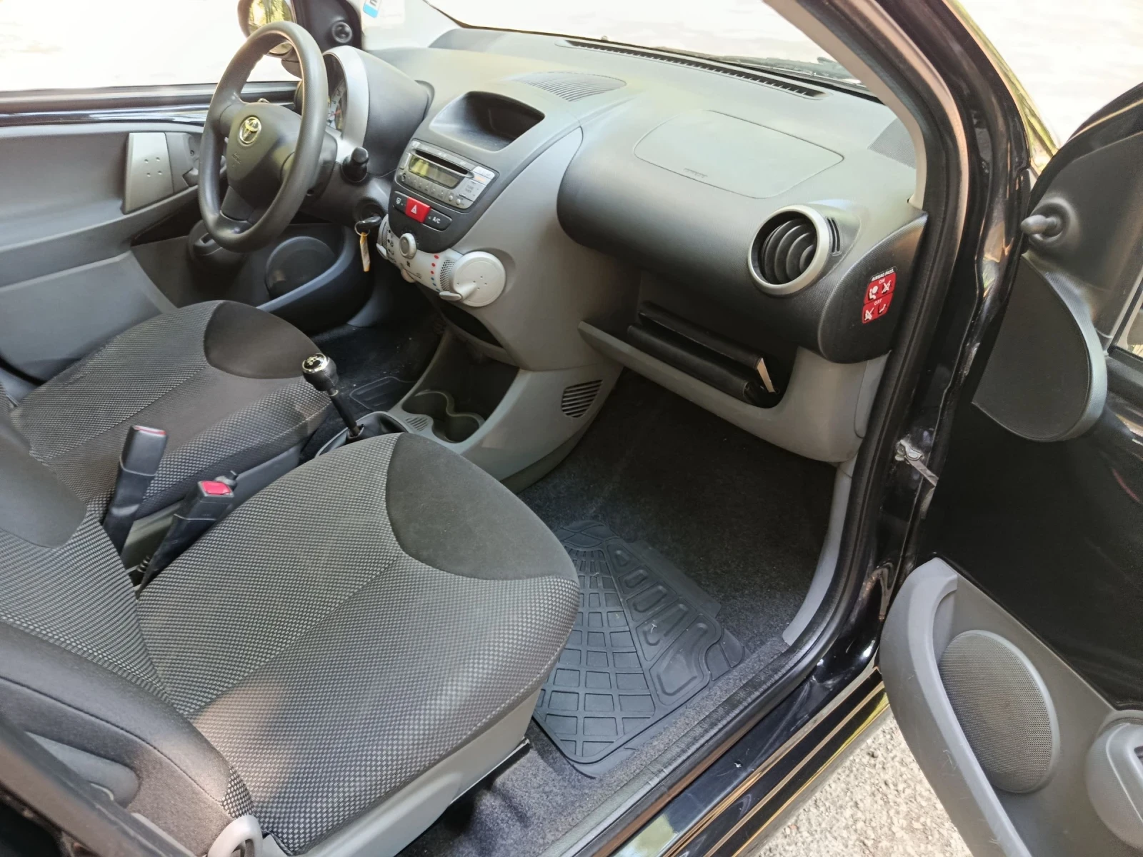 Toyota Aygo Бензин 2012г Клима 4 врати, снимка 11 - Автомобили и джипове - 55123475