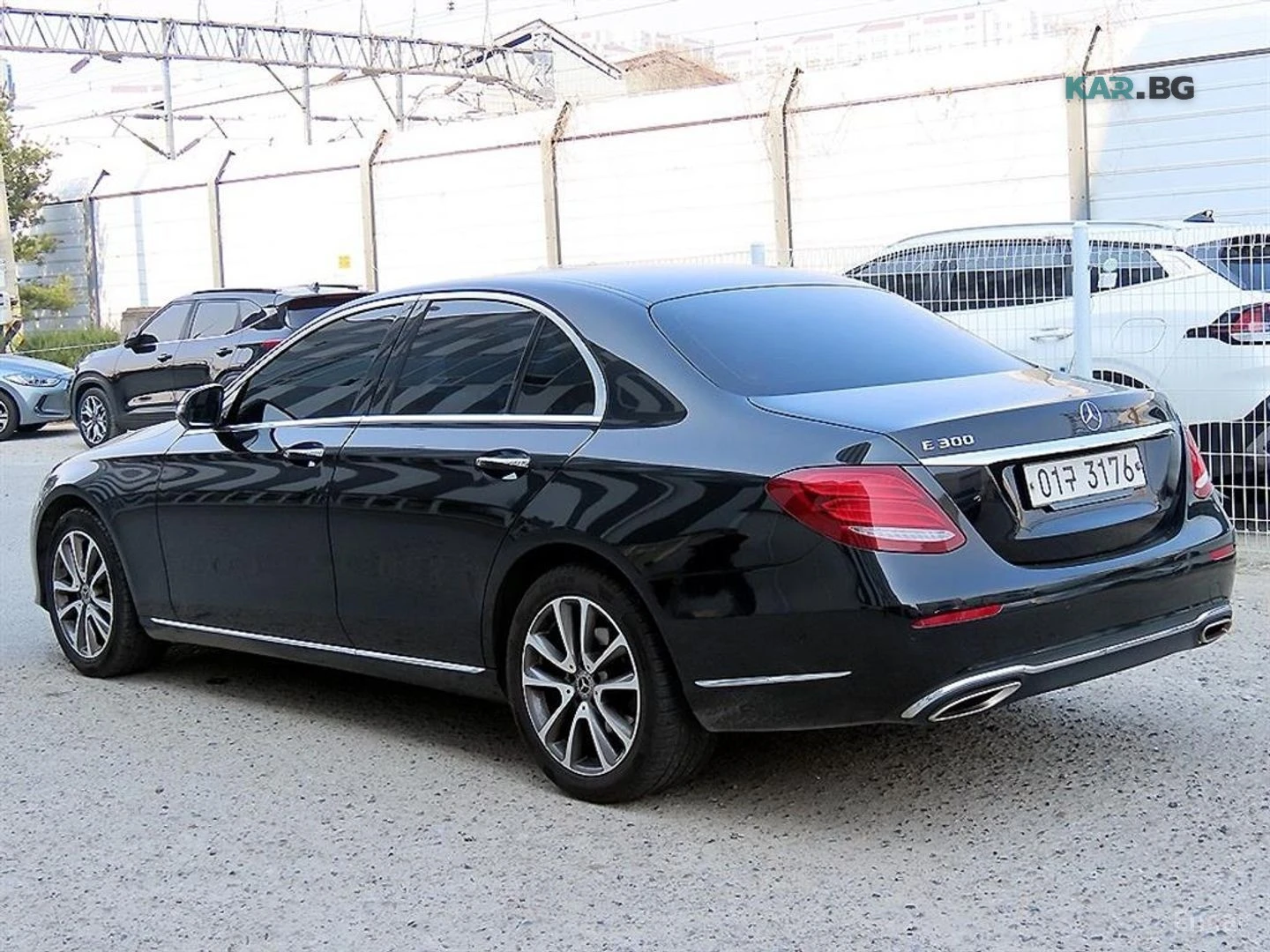 Mercedes-Benz E 300 Exclusive* КОЖА* ОБДУХВ* ПАНО* НАВИ, снимка 3 - Автомобили и джипове - 55384901