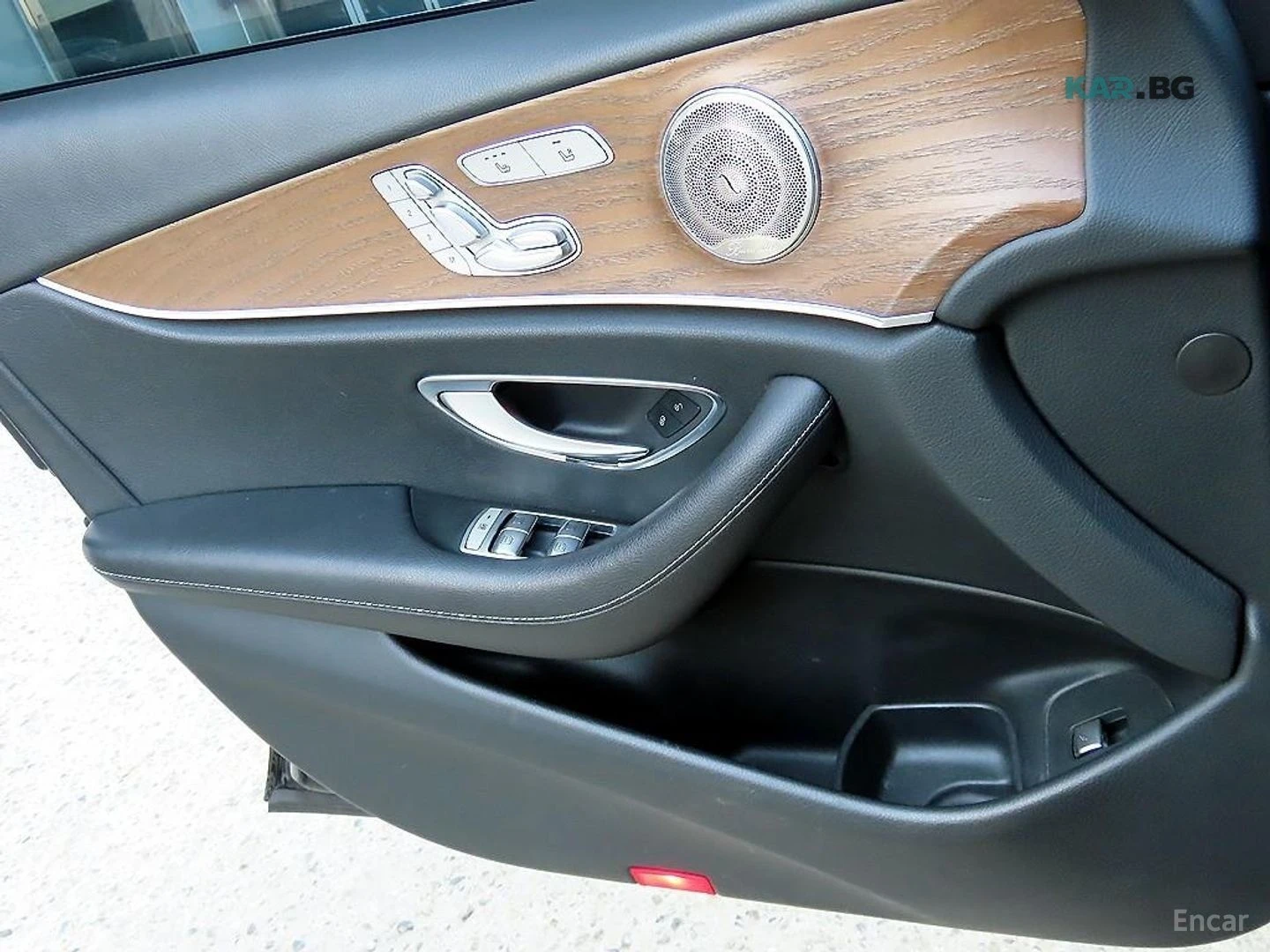 Mercedes-Benz E 300 Exclusive* КОЖА* ОБДУХВ* ПАНО* НАВИ, снимка 11 - Автомобили и джипове - 55384901