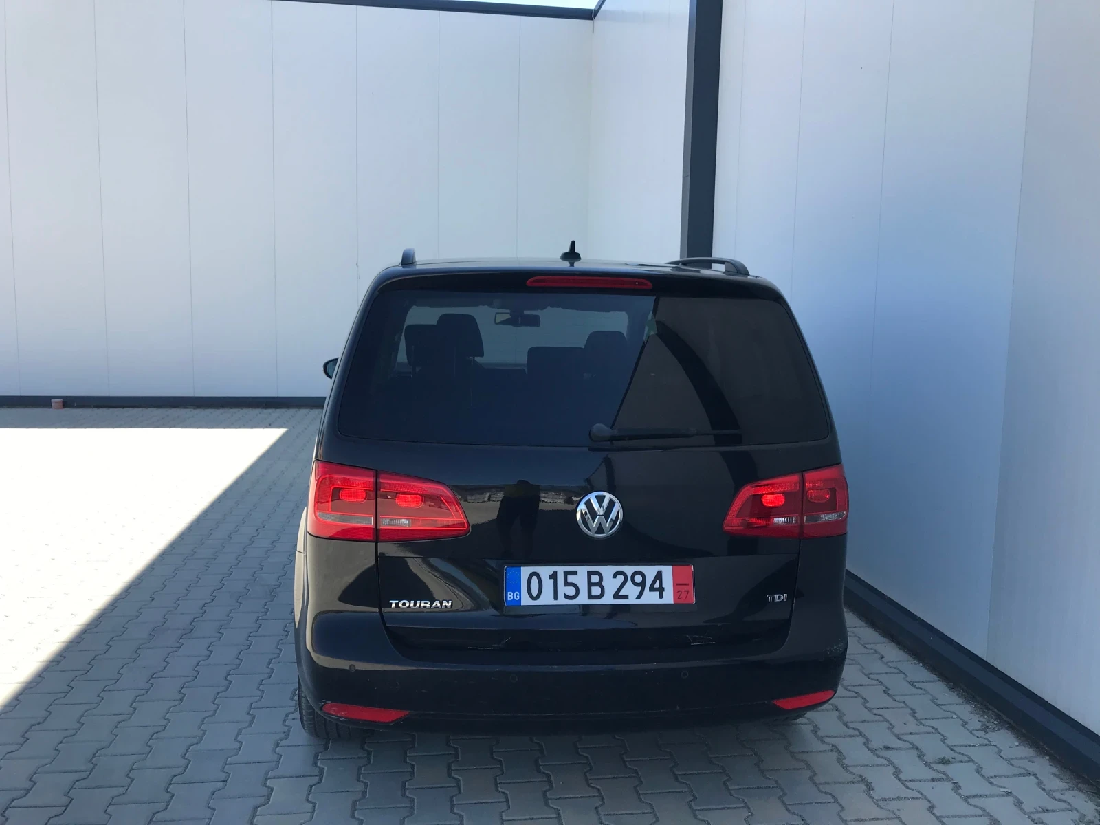 VW Touran 1.6 tdi 105, снимка 9 - Автомобили и джипове - 55532040