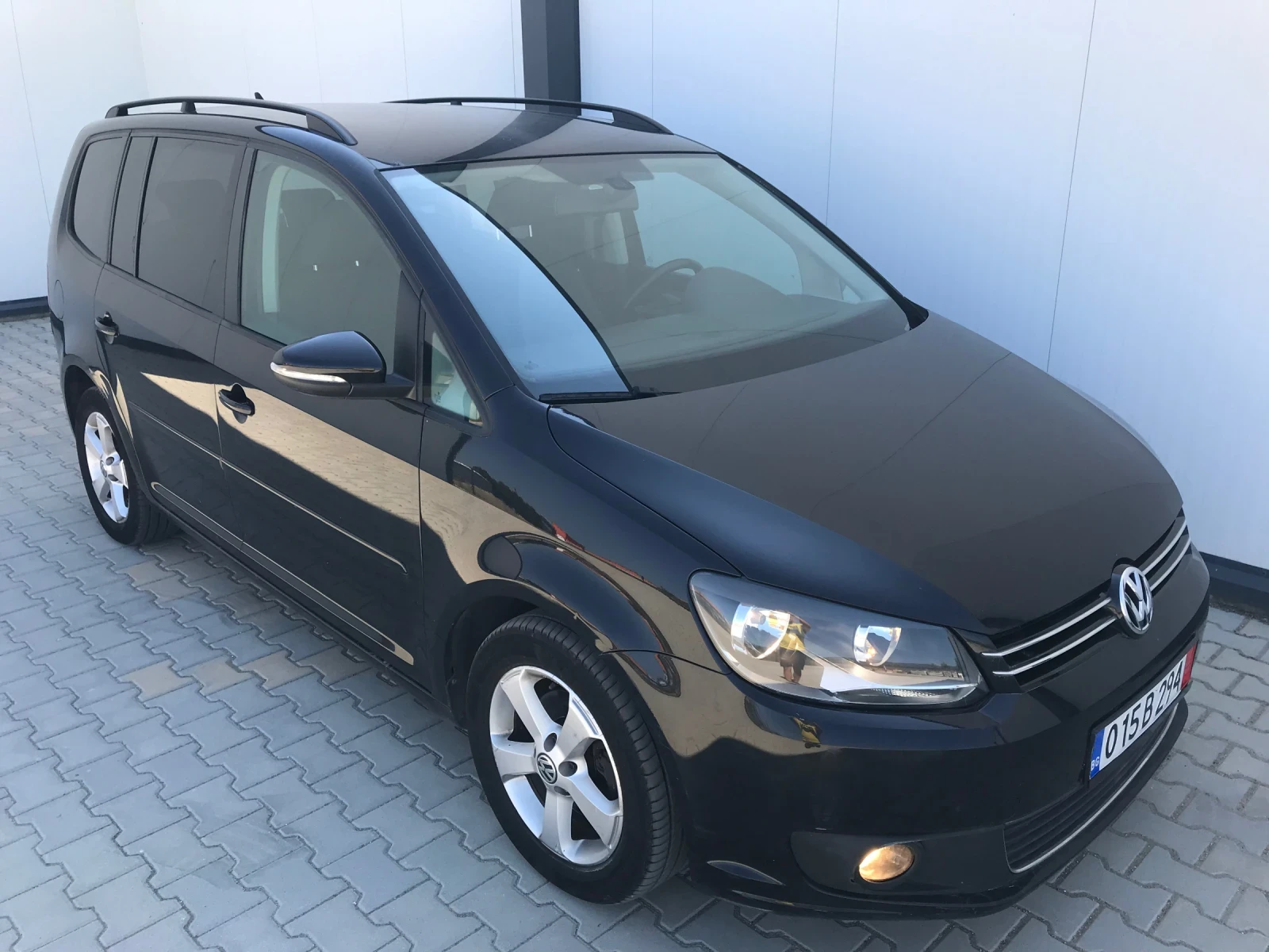 VW Touran 1.6 tdi 105, снимка 4 - Автомобили и джипове - 55532040