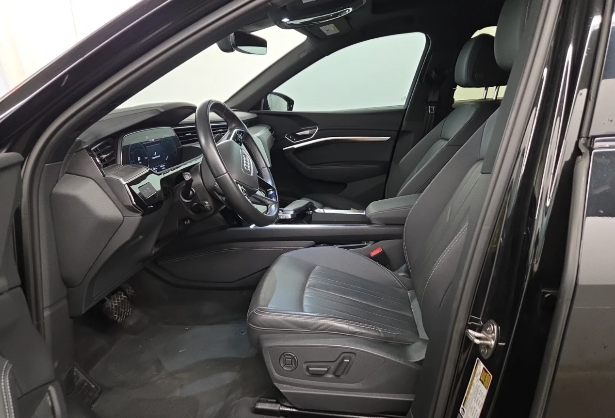 Audi E-Tron SPORTBACK* S-line* QUATTRO* Black optic* 360* ПАНО, снимка 7 - Автомобили и джипове - 56086235