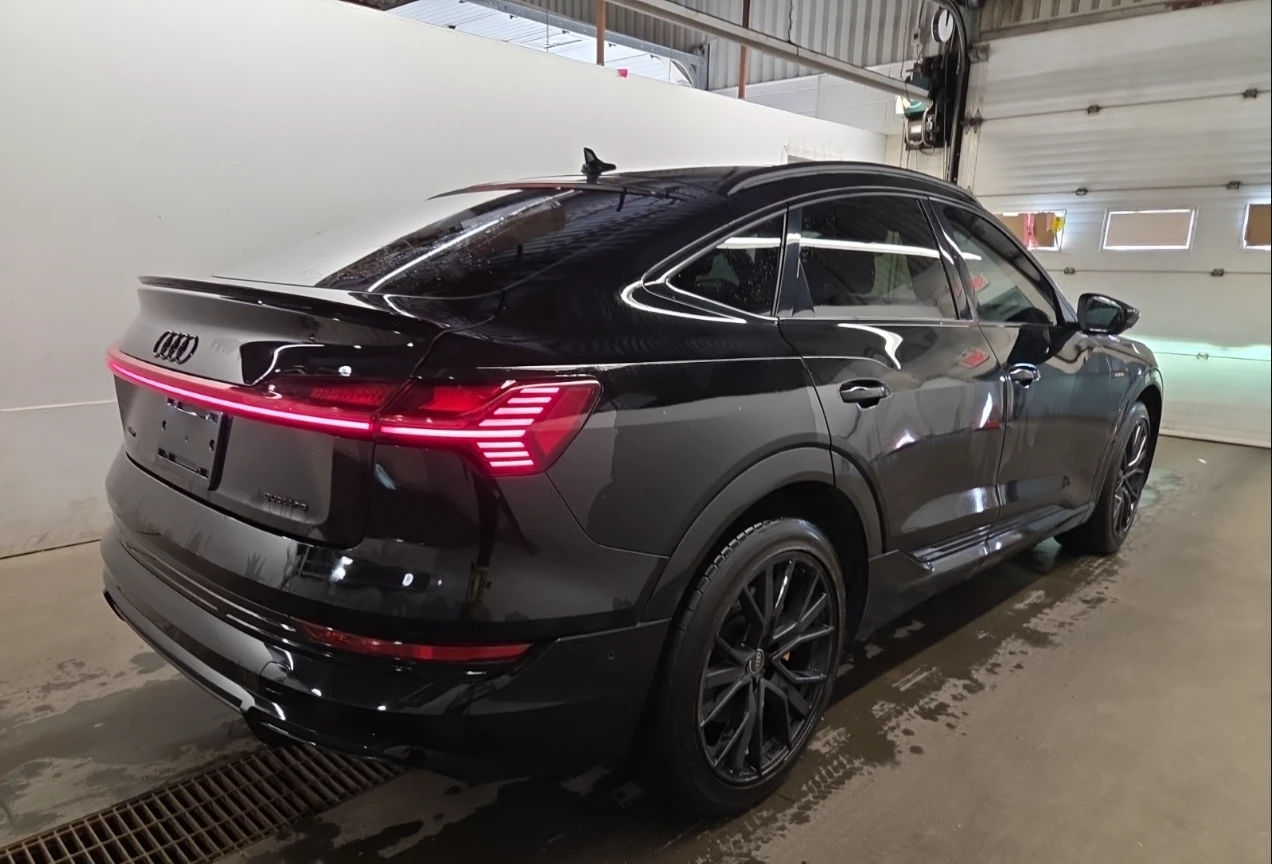 Audi E-Tron SPORTBACK* S-line* QUATTRO* Black optic* 360* ПАНО, снимка 3 - Автомобили и джипове - 56086235