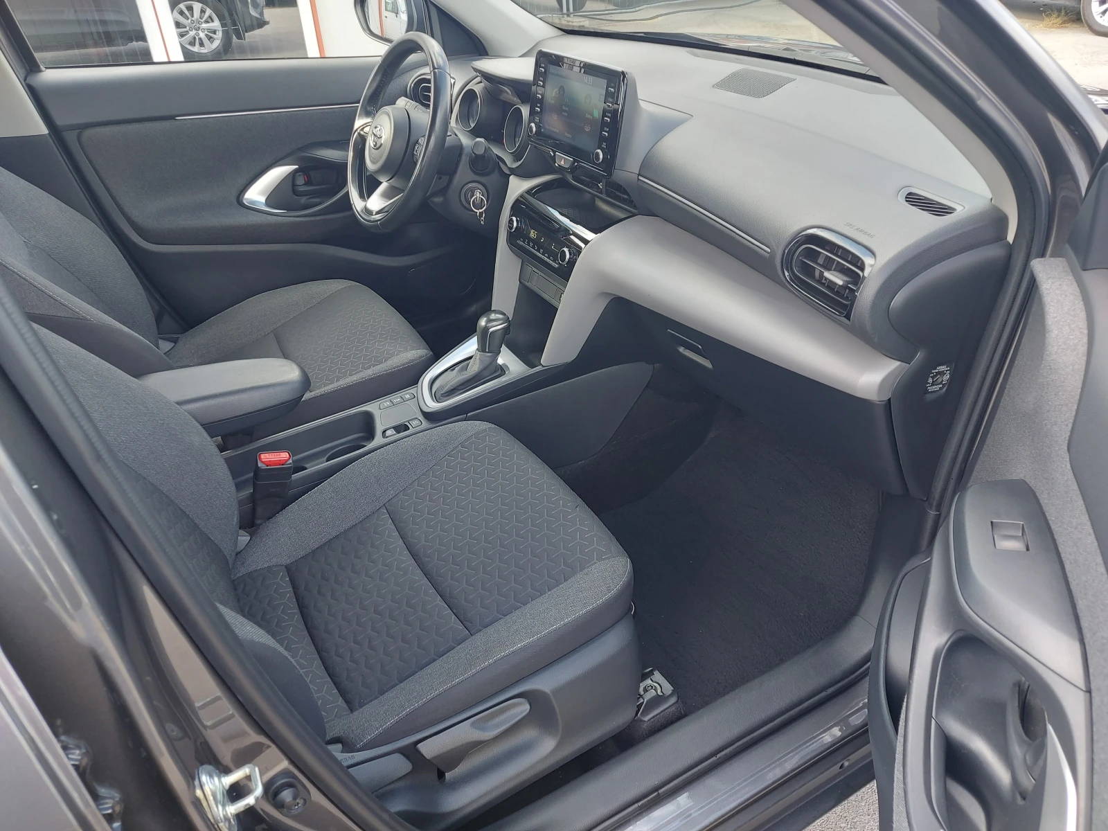 Toyota Yaris Cross 1.5 HYBRID* GR * 62 400 км!, снимка 10 - Автомобили и джипове - 56104991
