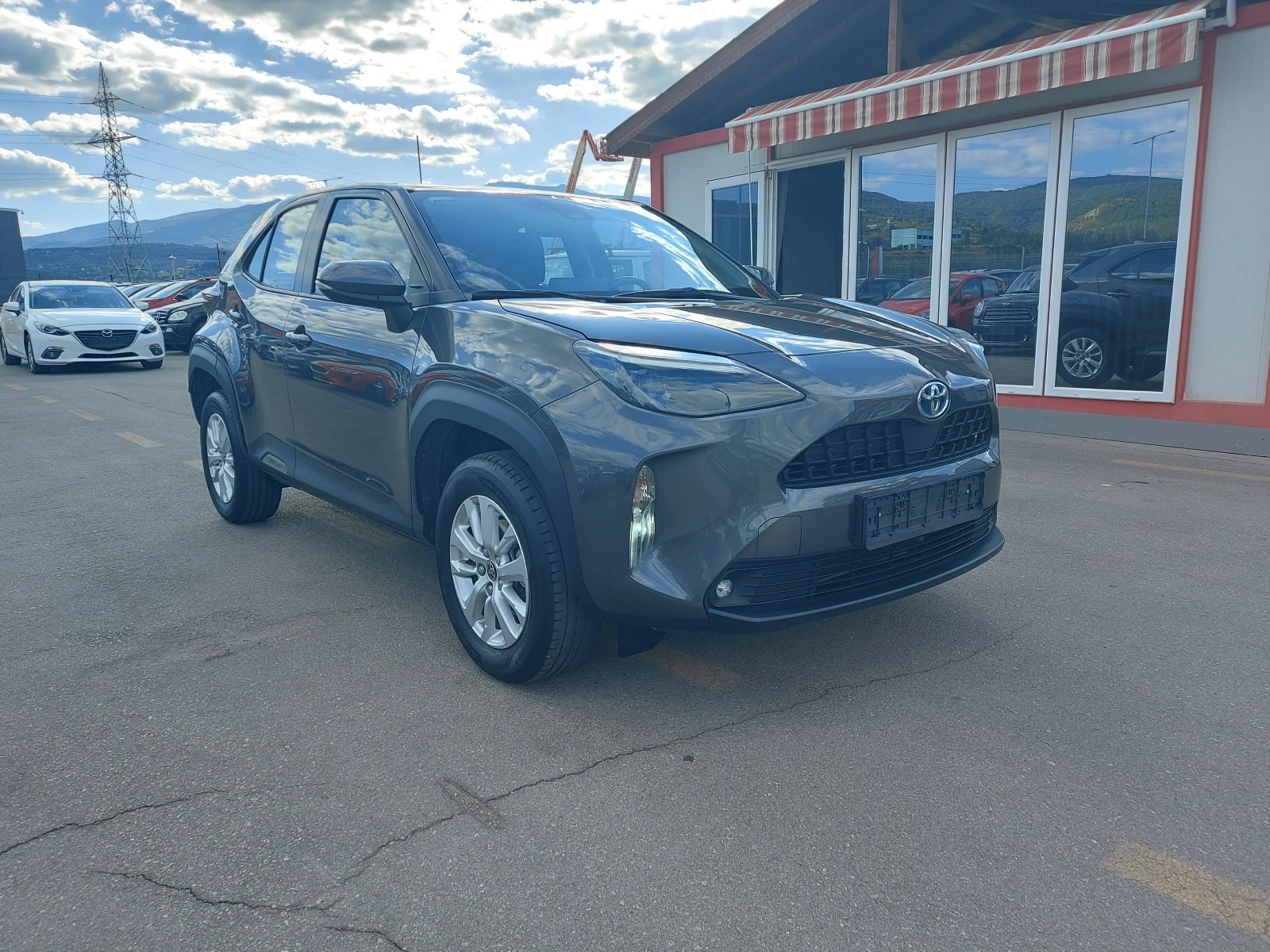 Toyota Yaris Cross 1.5 HYBRID* GR * 62 400 км!, снимка 3 - Автомобили и джипове - 56104991
