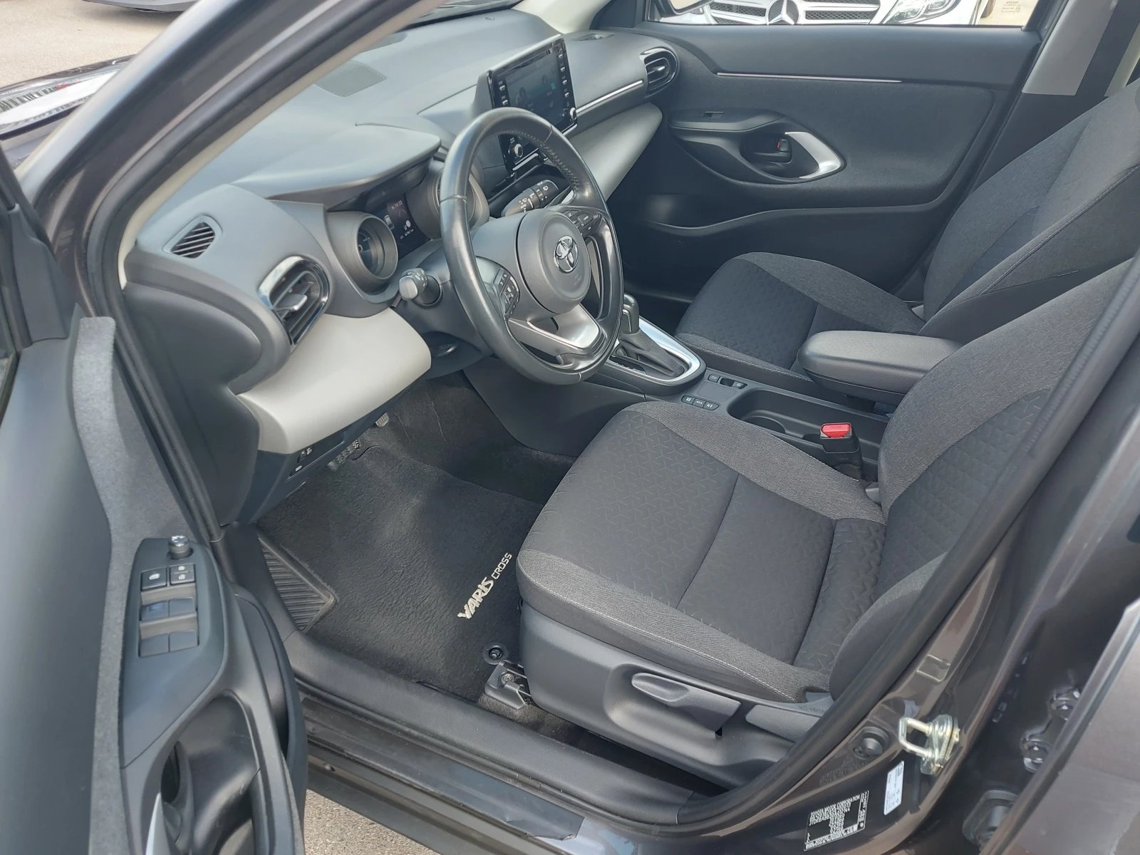 Toyota Yaris Cross 1.5 HYBRID* GR * 62 400 км!, снимка 7 - Автомобили и джипове - 56104991