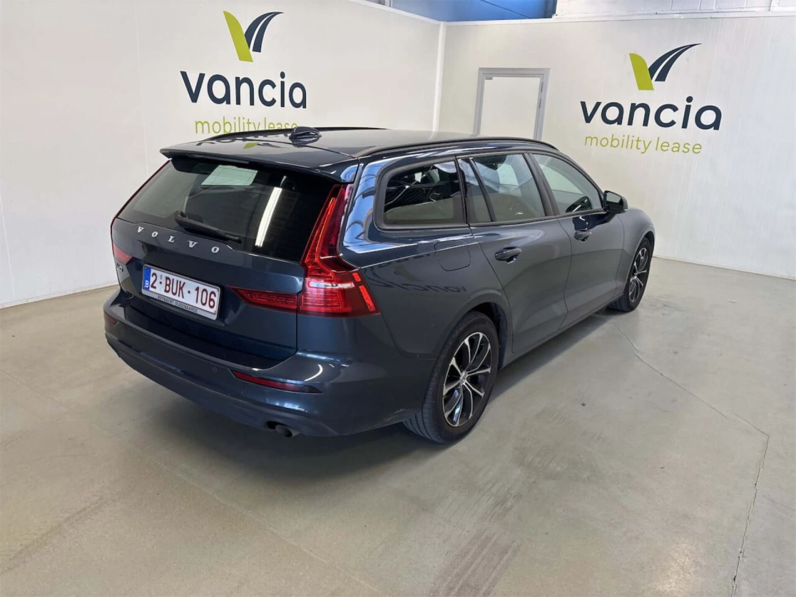 Volvo V60 2.0 B4 CORE LED Navi, снимка 4 - Автомобили и джипове - 56163653
