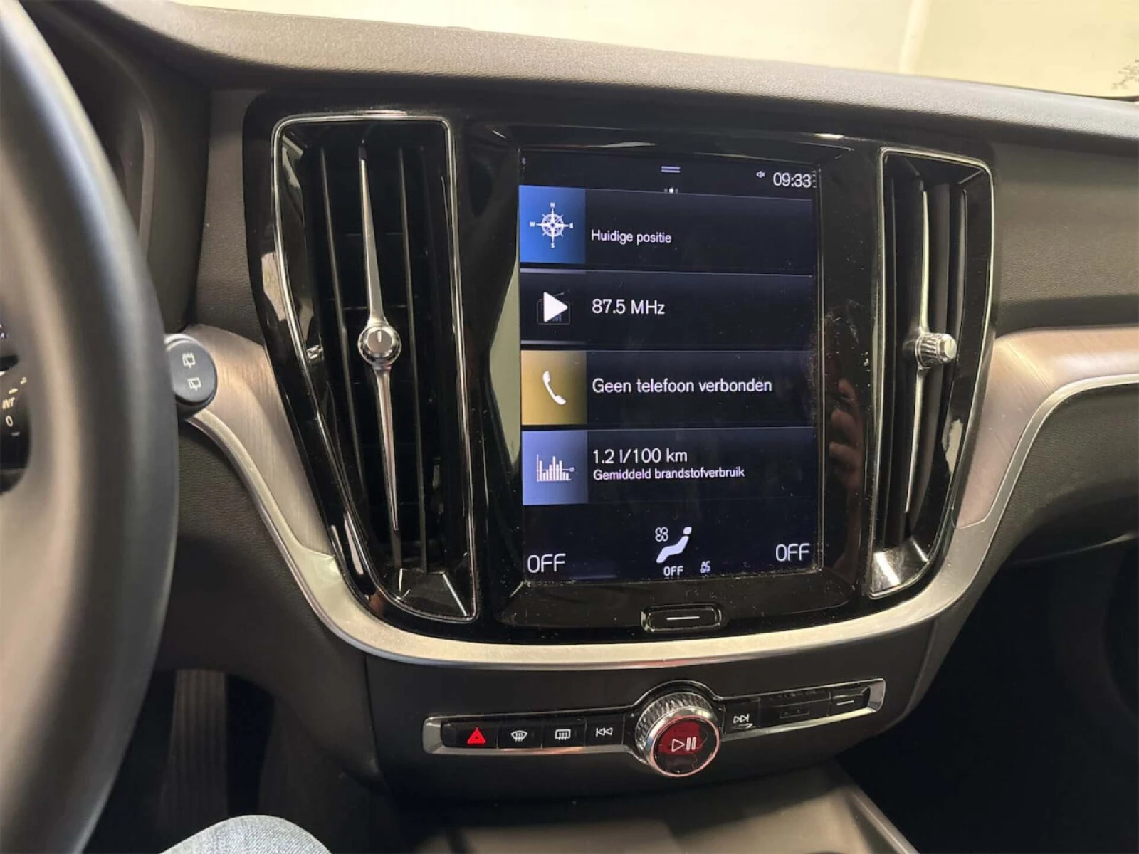 Volvo V60 2.0 B4 CORE LED Navi, снимка 16 - Автомобили и джипове - 56163653