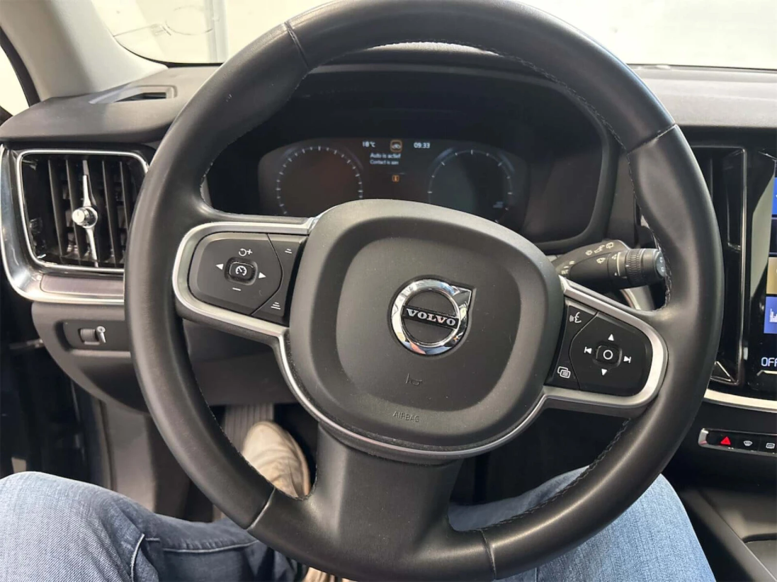 Volvo V60 2.0 B4 CORE LED Navi, снимка 14 - Автомобили и джипове - 56163653