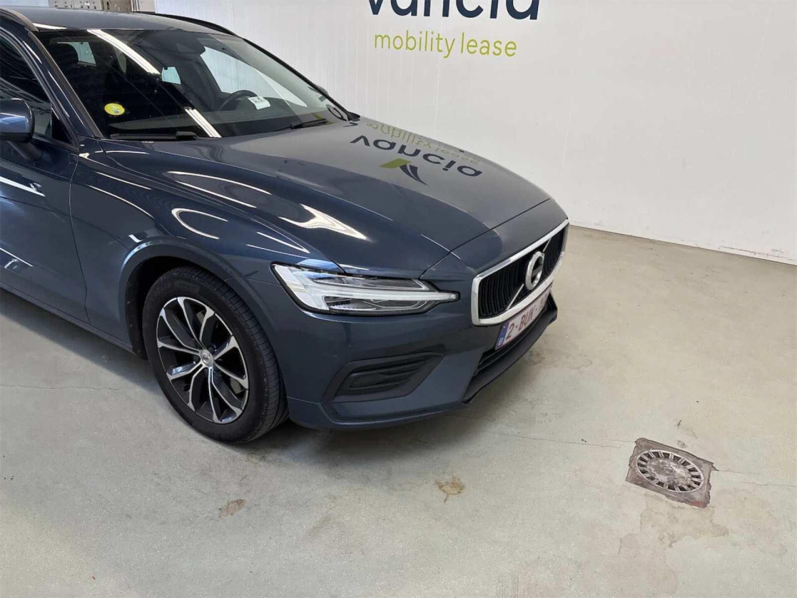 Volvo V60 2.0 B4 CORE LED Navi, снимка 6 - Автомобили и джипове - 56163653