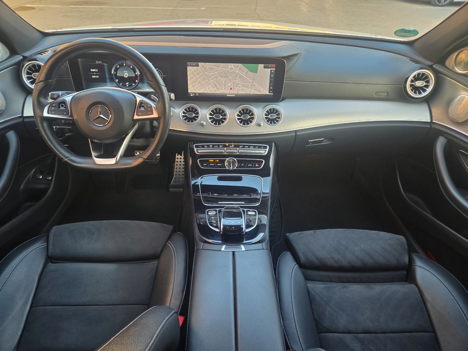 Mercedes-Benz E 350 d///AMG Line/BURMESTER/DIGITAL/NAVI/KAMEPA, снимка 11 - Автомобили и джипове - 56307920