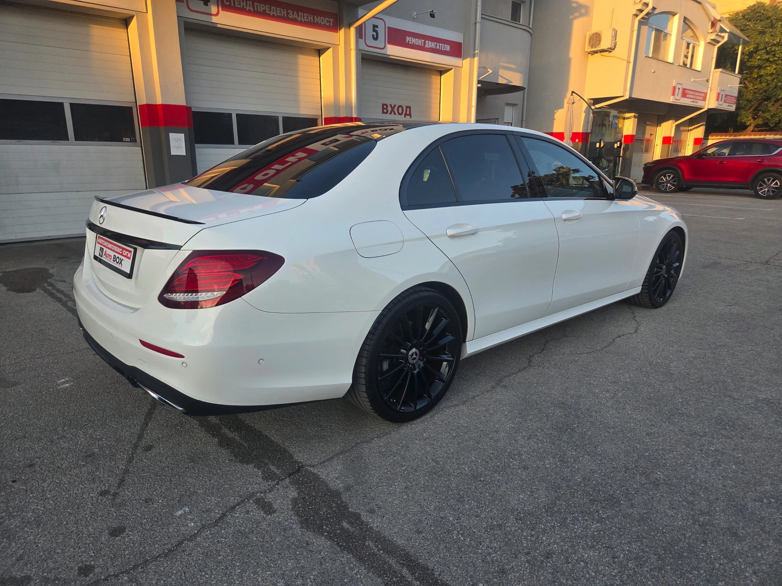 Mercedes-Benz E 350 d///AMG Line/BURMESTER/DIGITAL/NAVI/KAMEPA, снимка 5 - Автомобили и джипове - 56307920