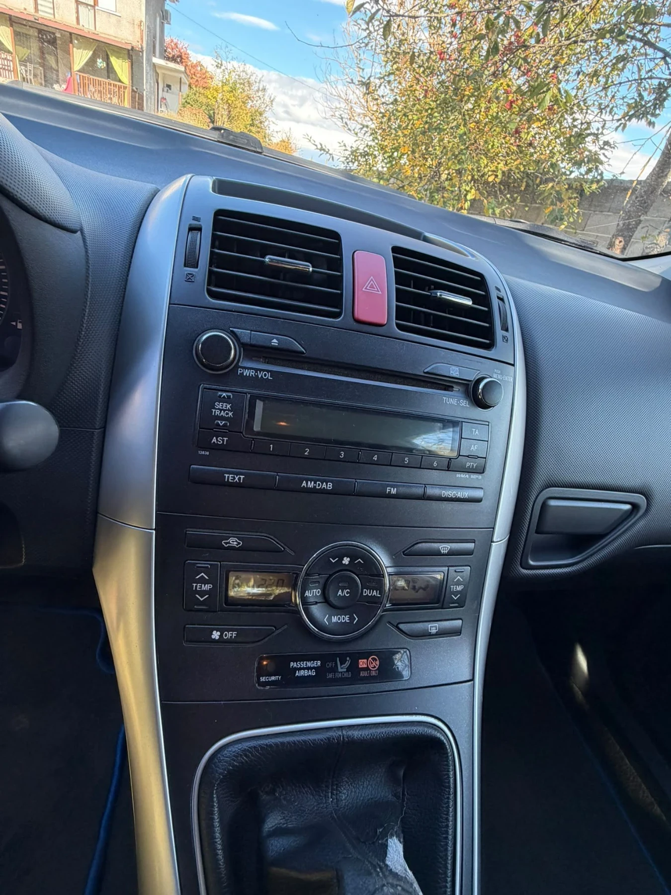 Toyota Auris, снимка 4 - Автомобили и джипове - 56740264