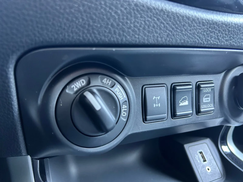 Nissan Navara 2.3 dCi 7A/T Tekna, снимка 7 - Автомобили и джипове - 52657295