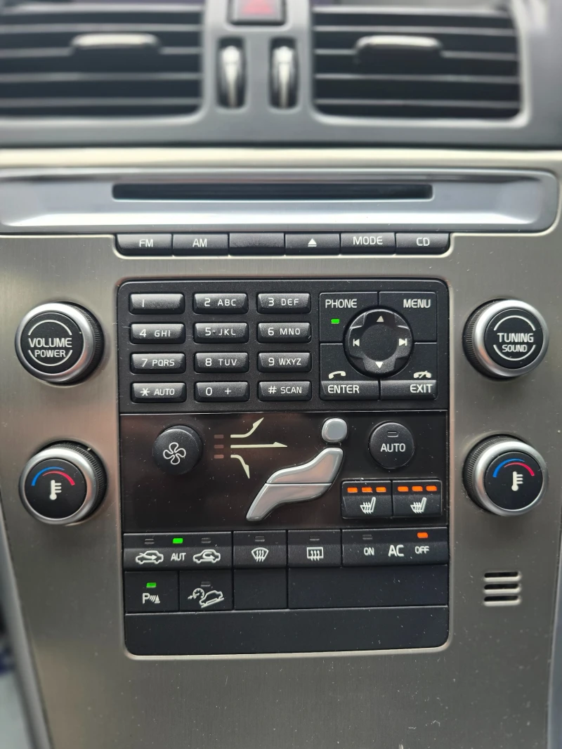 Volvo XC60 Volvo XC60 2.4 D5 Momentum AWD, снимка 12 - Автомобили и джипове - 52103074