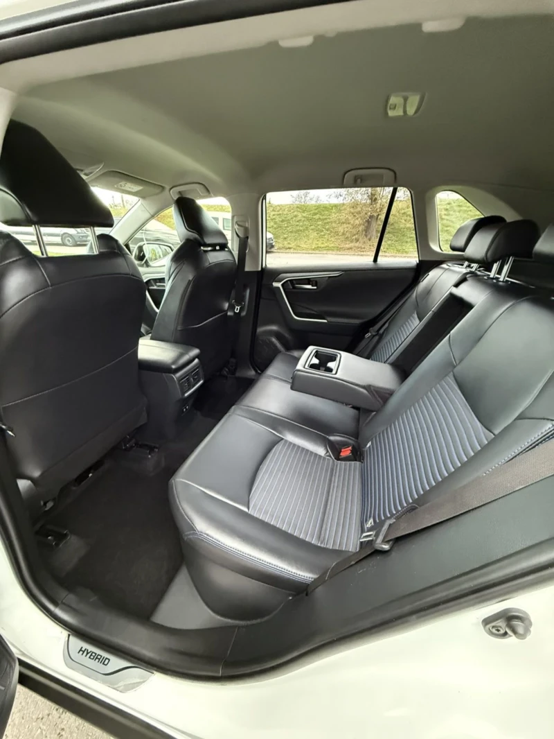 Toyota Rav4 HYBRID 65000, снимка 15 - Автомобили и джипове - 52325852