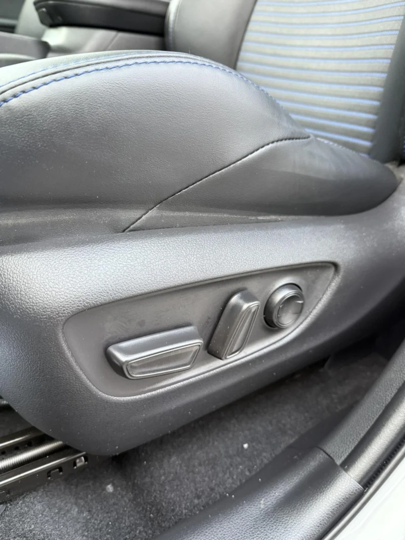 Toyota Rav4 HYBRID 65000, снимка 8 - Автомобили и джипове - 52325852