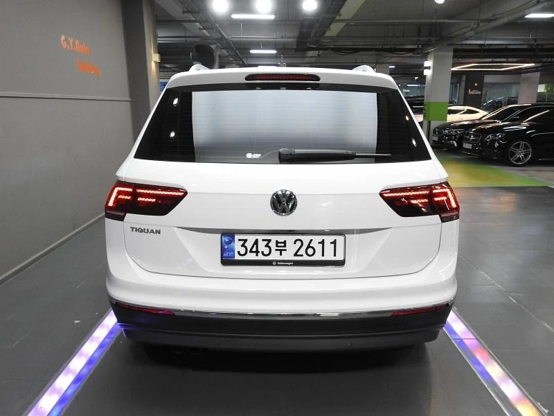 VW Tiguan 2nd Generation Premium* ДИСТРОНИК, снимка 5 - Автомобили и джипове - 54863894