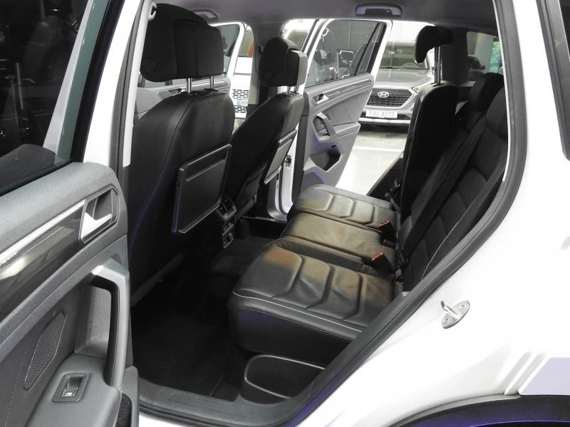 VW Tiguan 2nd Generation Premium* ДИСТРОНИК, снимка 13 - Автомобили и джипове - 54863894