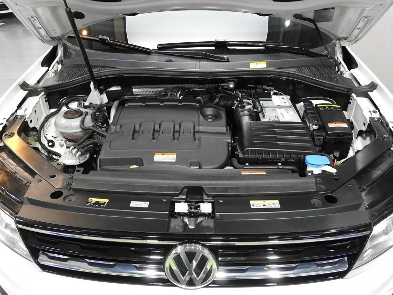 VW Tiguan 2nd Generation Premium* ДИСТРОНИК, снимка 16 - Автомобили и джипове - 54863894