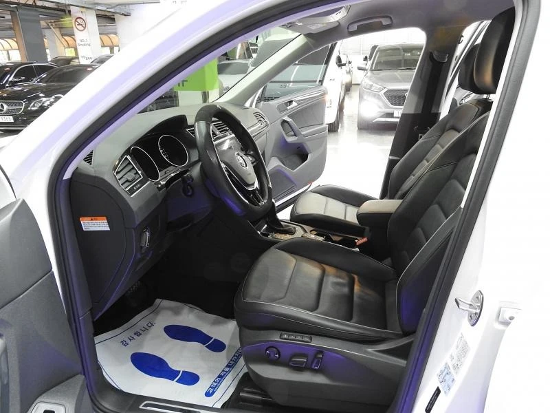 VW Tiguan 2nd Generation Premium* ДИСТРОНИК, снимка 14 - Автомобили и джипове - 54863894
