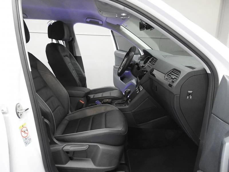 VW Tiguan 2nd Generation Premium* ДИСТРОНИК, снимка 11 - Автомобили и джипове - 54863894