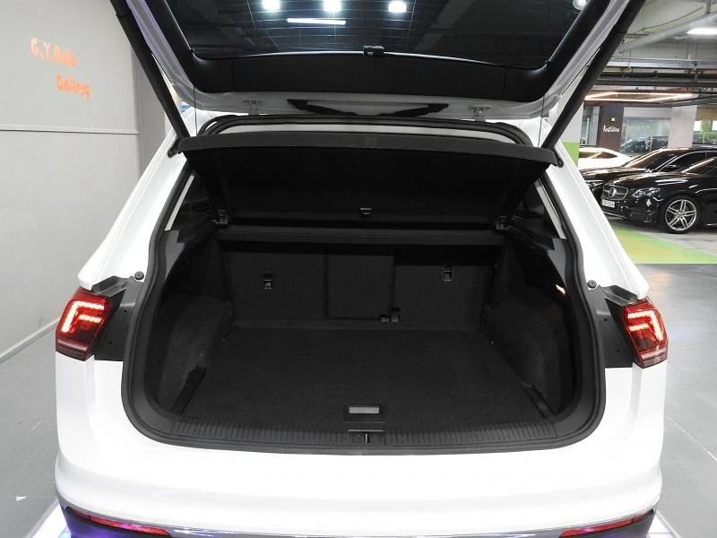 VW Tiguan 2nd Generation Premium* ДИСТРОНИК, снимка 17 - Автомобили и джипове - 54863894